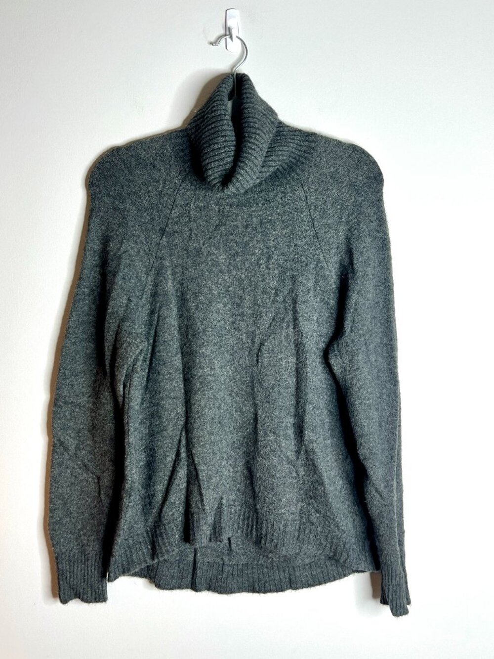 J. Crew Turtleneck Sweater in Supersoft Yarn Charcoal Gray Quiet Luxury Preppy M